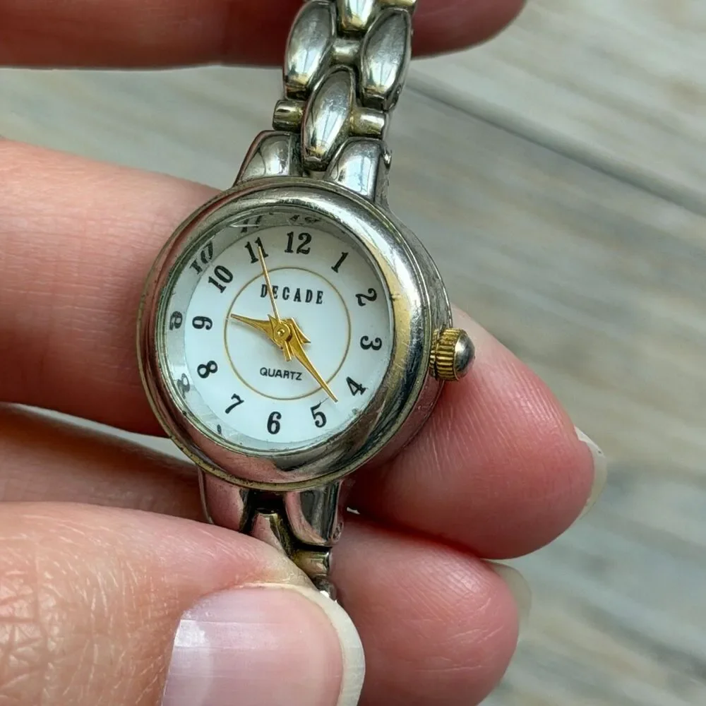 Vintage Wristwatch Decade Dainty Silver Tone Small Face Circle Round Women's